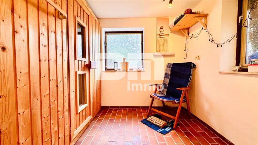 Modernisiertes Einfamilienhaus mit Einliegerwohnung, Wintergarten, Sauna und 2 Garagen - KG Saunaraum